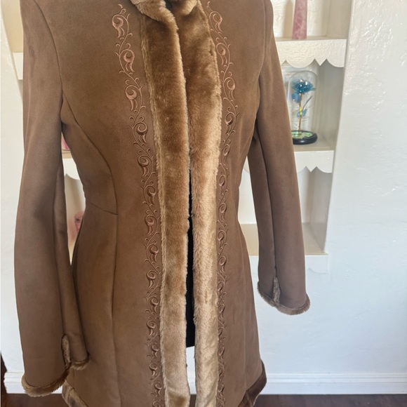 Faux fur lined winter's coat - Picture 3 of 7